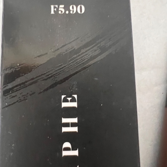 Morphe Fluidity F5.90 Matte -Coverage Foundation 30ml/1fl.oz - Picture 3 of 7